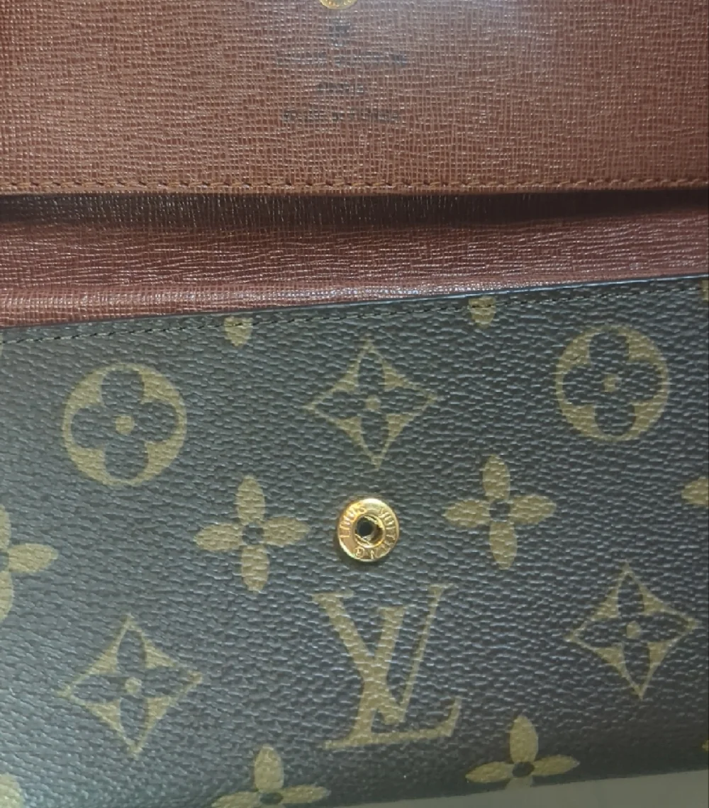 Louis Vuitton Wallet - Picture 2 of 10